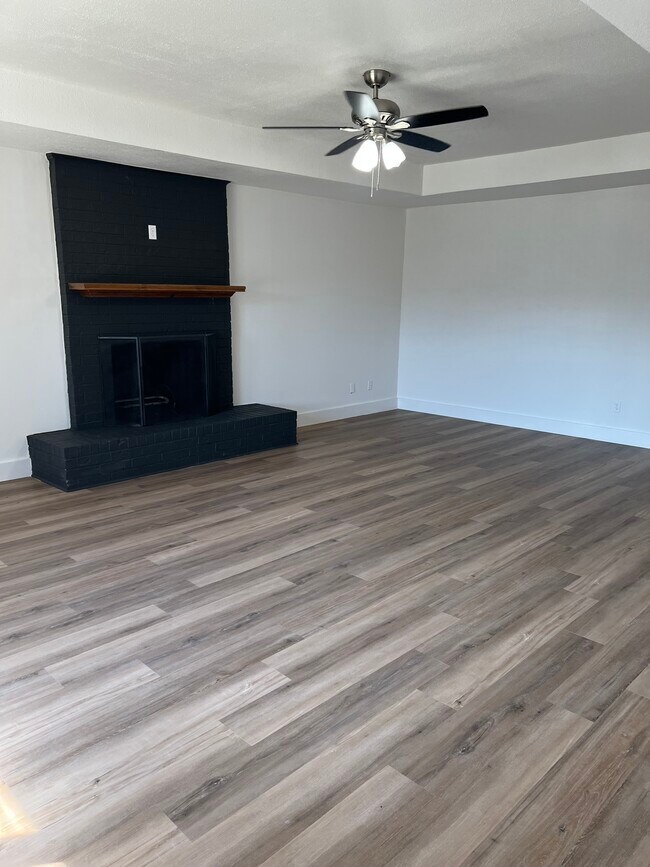 Building Photo - 3302 Canton St