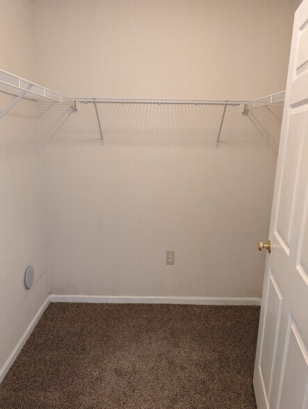 Building Photo - 1275 Millbrook Trl