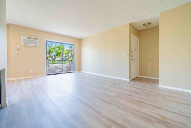 Entrance and balcony - 11871 Idaho Ave