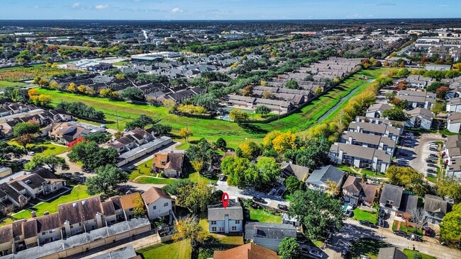 Building Photo - 2911 Meadowgrass Ln