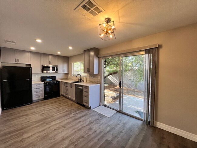 Building Photo - Fabulous 3 bedroom  Home