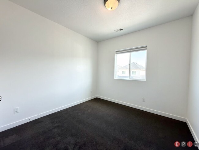 Building Photo - Beautiful Home in Lehi