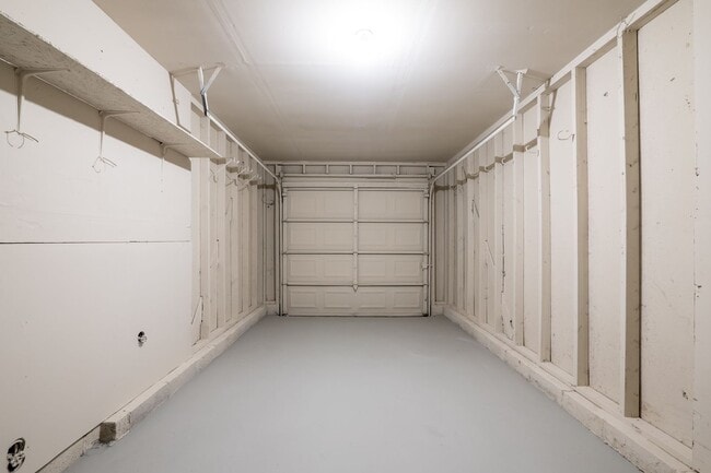 Building Photo - Newly Renovated 3 Bedrooms 2.5 Bathroom Home