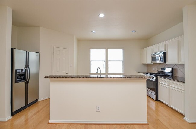 Building Photo - 3027 N Heights Hollow Ln
