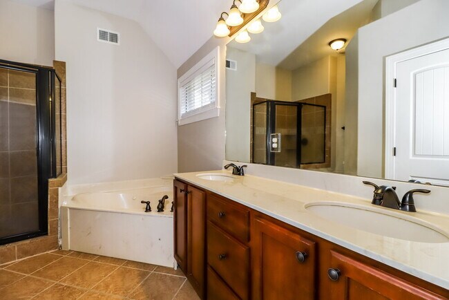 Building Photo - 6885 Lagrange Grove Dr