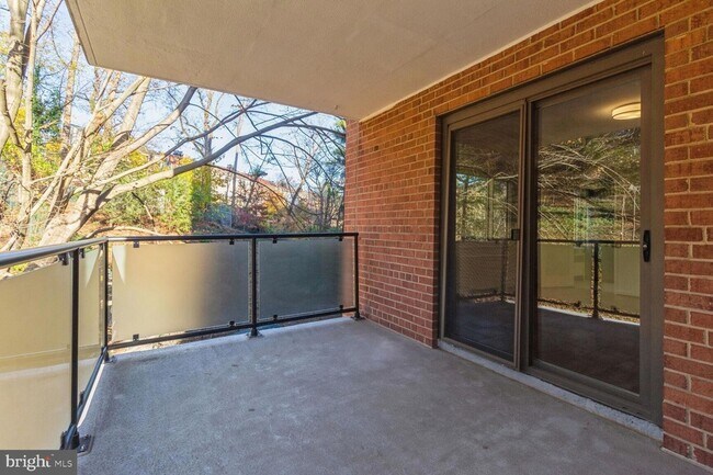 Building Photo - 4201 Cathedral Ave NW