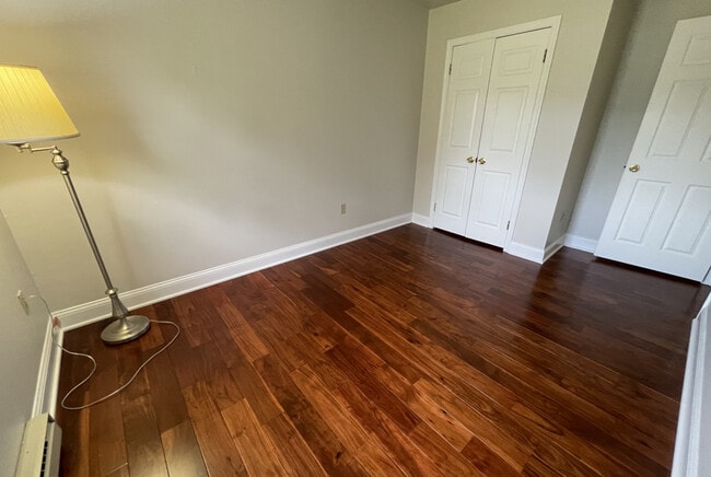 Building Photo - 534 Nicholas Ave