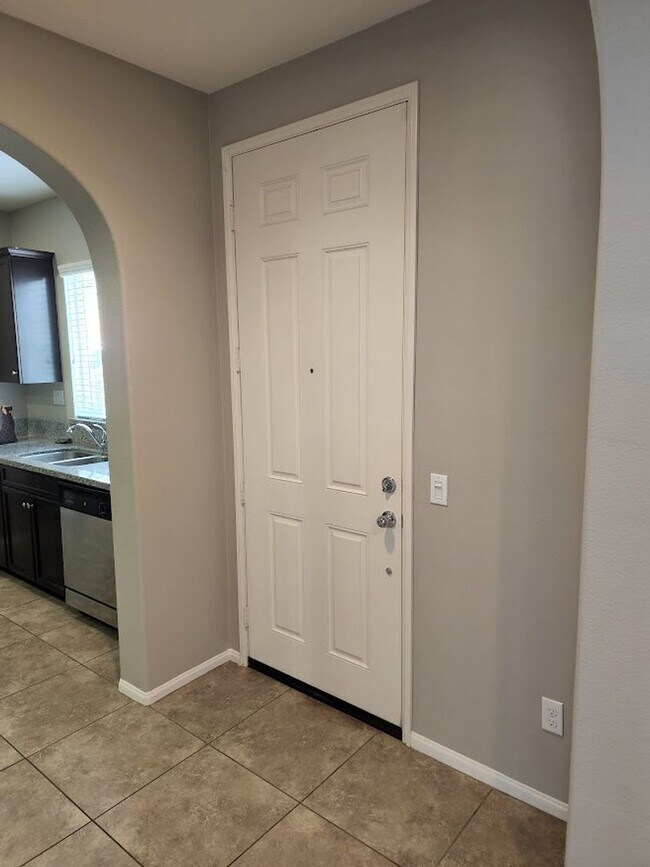 Building Photo - Available Now! Clean and move in ready 4 Bedroom Home in Murrieta