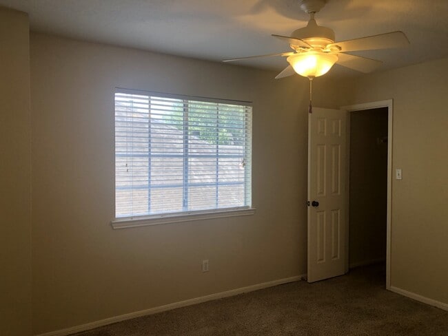 Building Photo - 2110 Highland Bay Ct