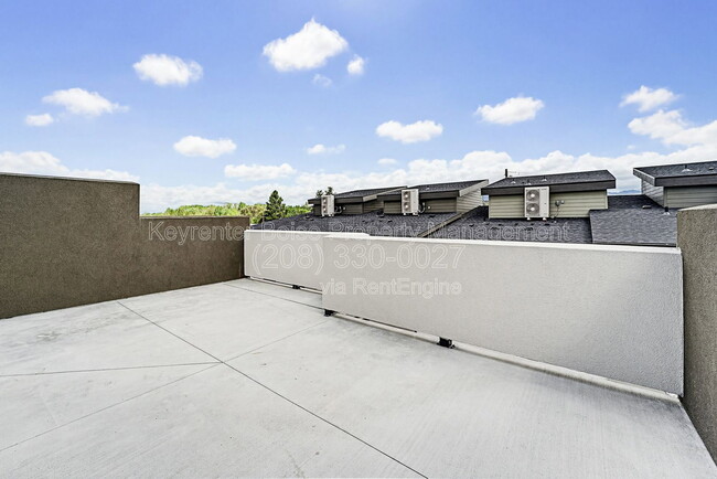 Building Photo - 4325 Greentrail