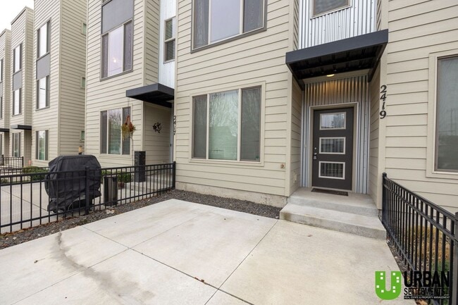 Building Photo - Modern Kendall Yards Townhome – 3 Bed, 2.5 Bath | 1,500 Sq. Ft.