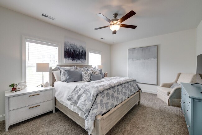 Building Photo - Townhome For Lease