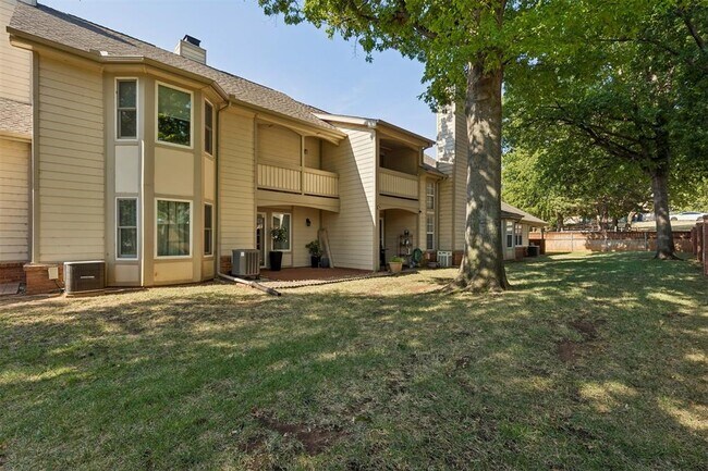 Building Photo - 11819 Red Oak Way