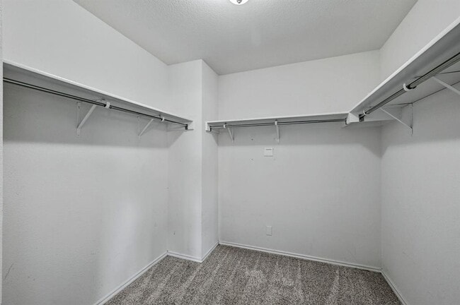 Building Photo - 214 Briarwood Dr