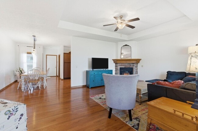 Building Photo - 3 Bedroom | 2 Bathroom | 2 Car Garage| Ozark MO | Fireplace | Separate Green House/Office | Fence...