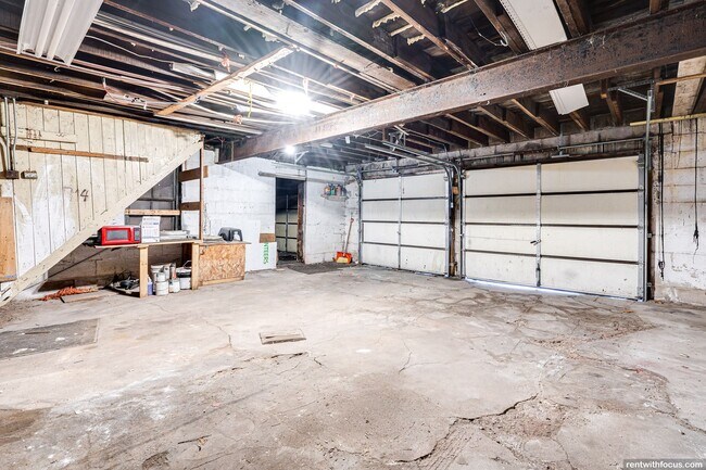 Building Photo - 712 W Lorain St