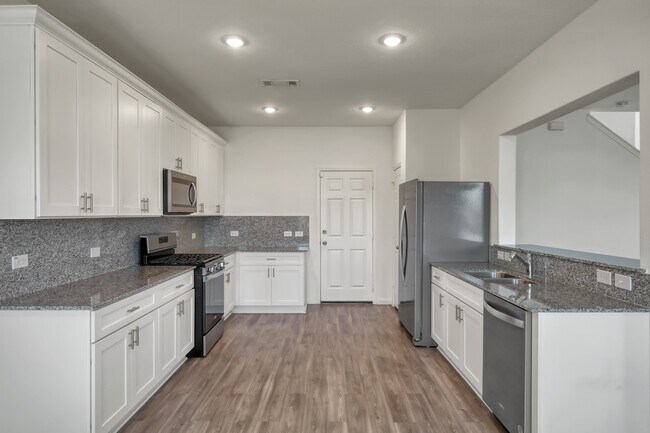 Building Photo - 7314 Madison Cmns Ln