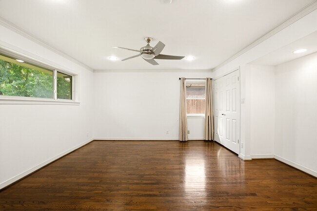 Building Photo - 5238 Kinglet St