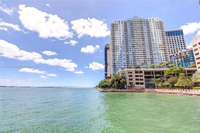 Building Photo - 1111 Brickell Bay Dr