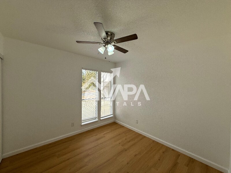 Building Photo - 5512 Grand Lake Dr