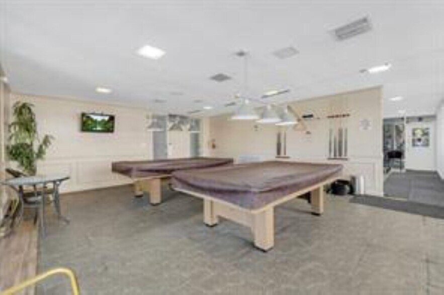 Building Photo - 3040 NE 16th Ave