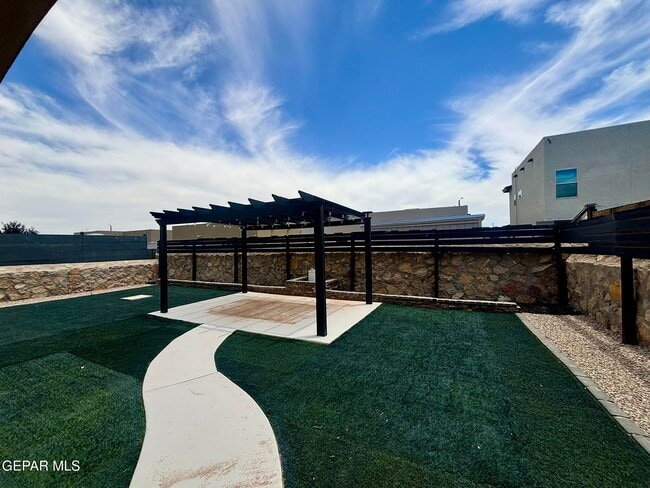 Building Photo - 15152 Imagine Dr