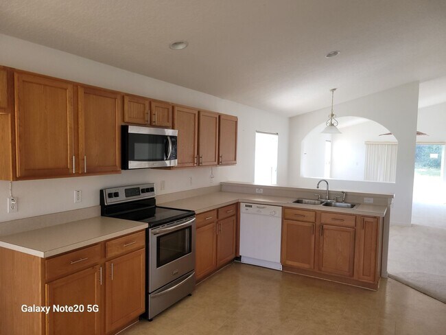 Building Photo - FOR RENT!! CHARMING AND COZY 3 BEDROOM 2 B...