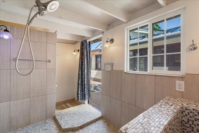 Building Photo - Fully Furnished 2-Bedroom + Loft & Serene ...