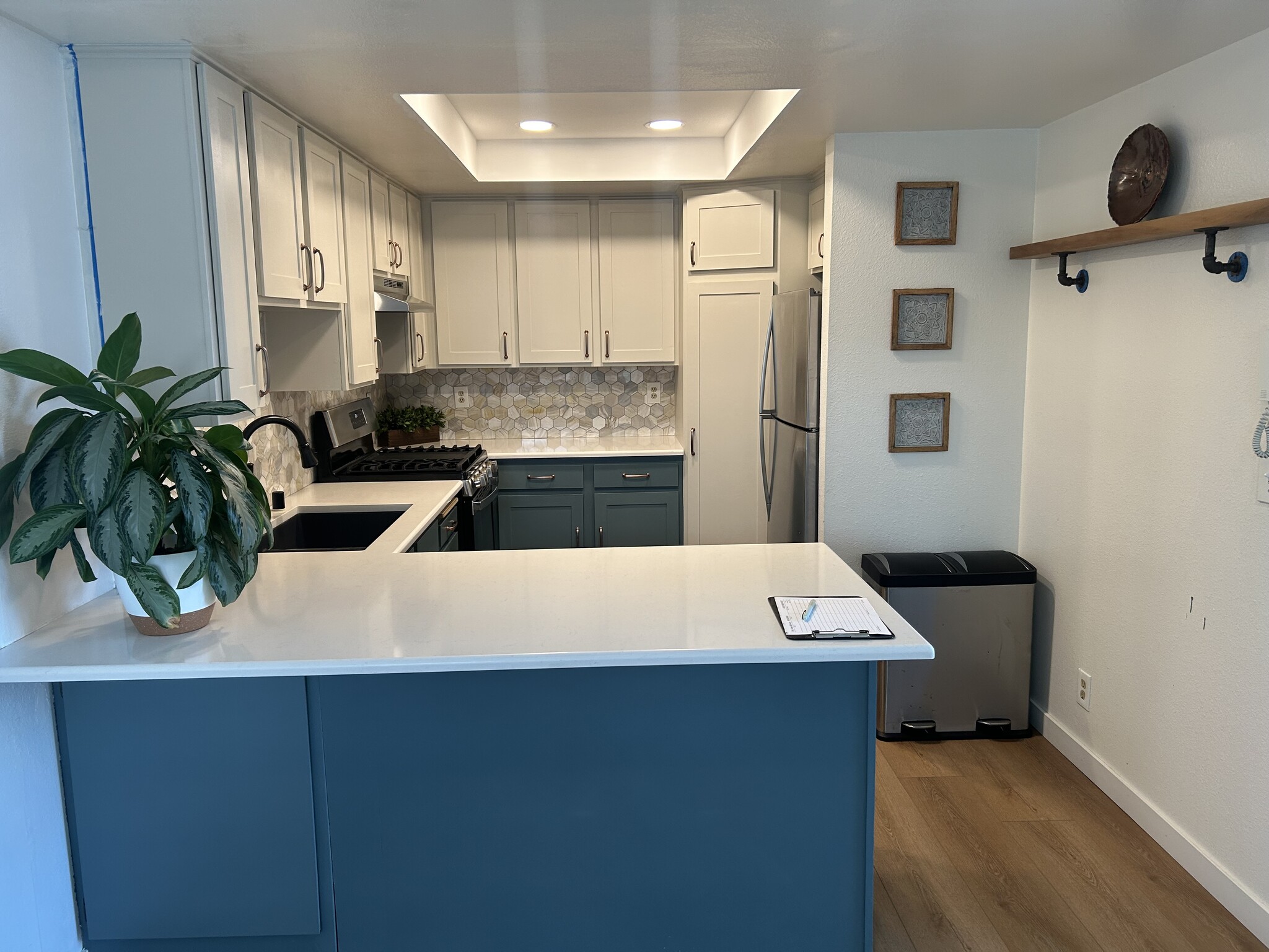 Kitchen - 25925 Oak St