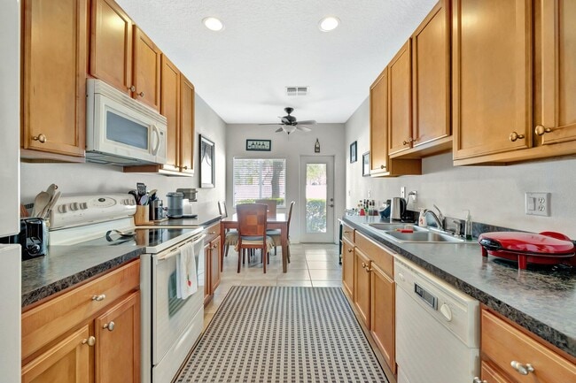 Building Photo - 2061 SE Glen Ridge Dr