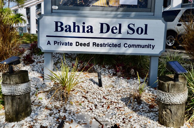 Building Photo - 2 bed 2 bath Turnkey Yearly Rental – Water...