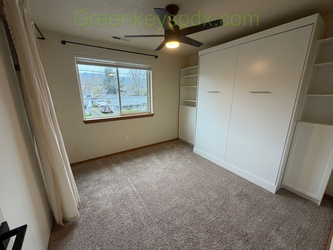 Building Photo - Charming 3-Bedroom/2.5-Bathroom House in the Cathedral Park Neighborhood of St. Johns - See Move-...