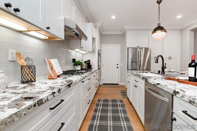 Building Photo - 15677 Via Montecristo