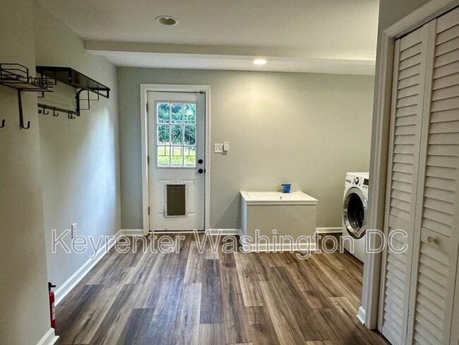 Building Photo - 311 Lourdes Dr