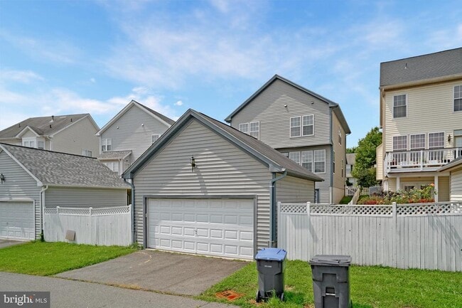 Building Photo - 20460 Charter Oak Dr