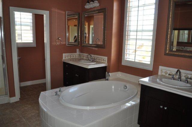 Building Photo - 4 Bed, 3.5 Bath - Bressi Ranch