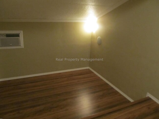 Building Photo - 2 br with bonus room!  beautiful townhouse end unit, available in April! Pet Friendly..