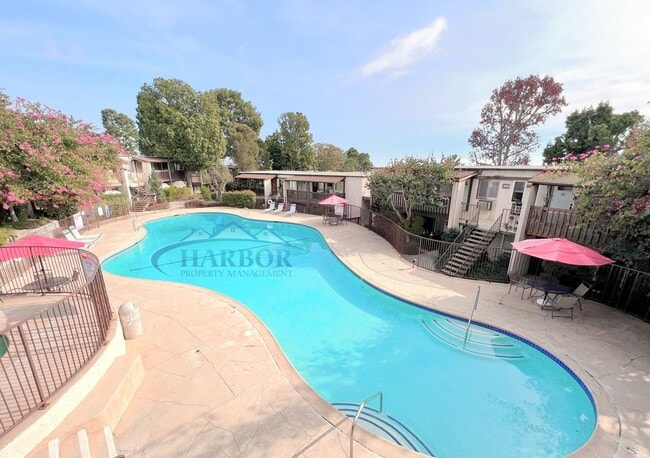 Building Photo - Stylish Condo with Pool, Fitness Center & ...