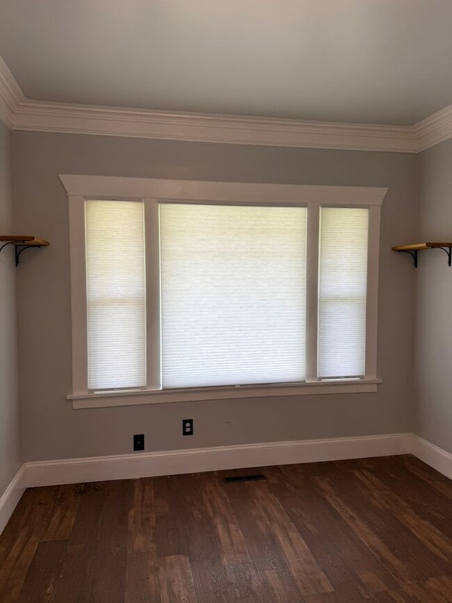 Building Photo - Remodeled 3 Bed 2 Bath Spokane Home w/ Large Fully-Fenced Yard + Huge Chicken Coop/Run & Garden!