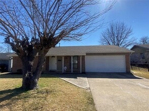 Building Photo - 4018 Ambrose Dr