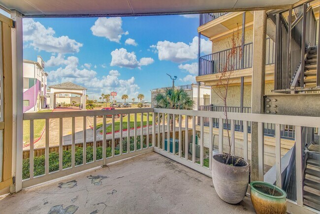 Building Photo - 6300 Seawall Blvd