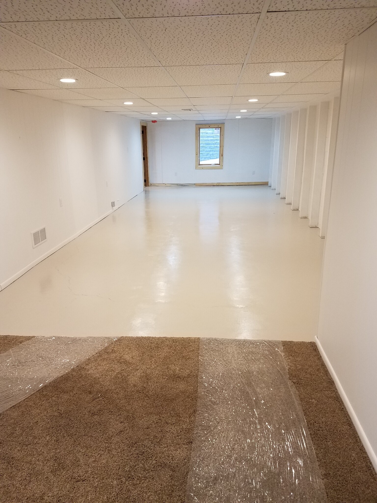 Large open clean basement space with can lighting and add'l electric heat source - 409 Hill N Dale Cir