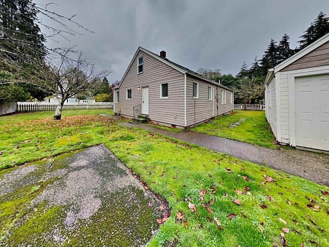 Building Photo - 6423 100th St SW