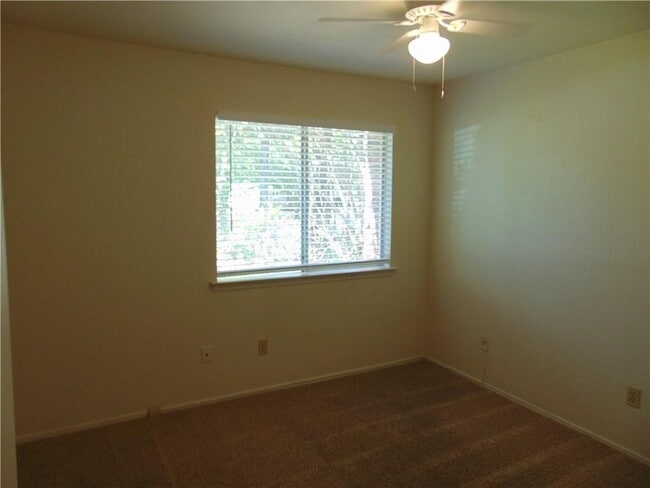 Building Photo - 9213 Independence Loop