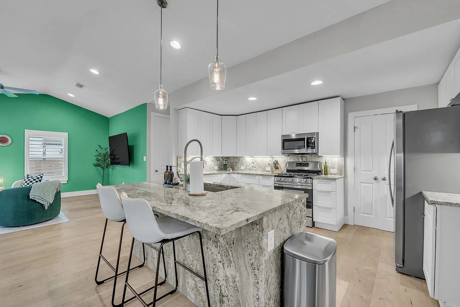 Building Photo - 4607 Sara Dr