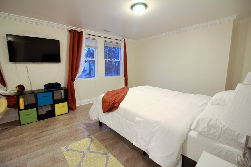 Building Photo - 3405 Newton St