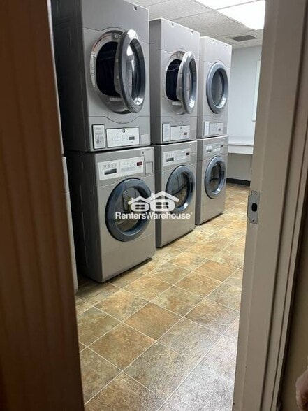 Building Photo - 431 S 7th St