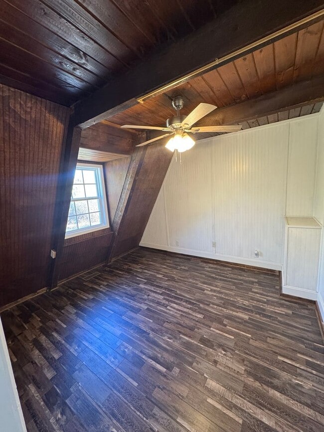 Building Photo - 3938 Cloverdale Rd