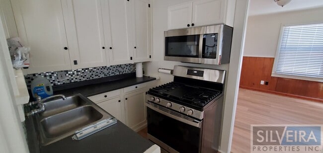 Building Photo - Cozy 2 bedroom 2 Bath Home