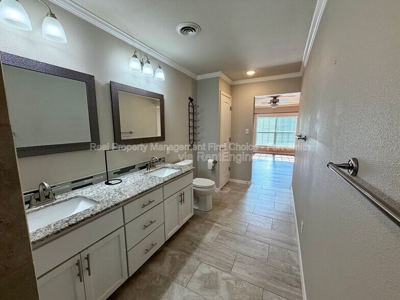 Building Photo - 2120 Garner Ln